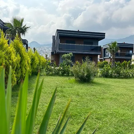Life Villalari - Yeni Oezel Havuzlu Vila Kusadası