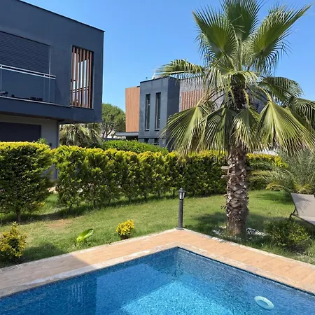Life Villalari - Yeni Oezel Havuzlu Vila Kusadası