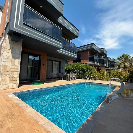 Life Villalari - Yeni Oezel Havuzlu Villa